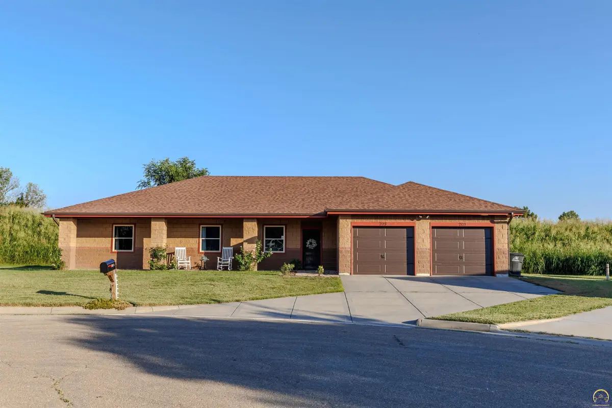 203 E Park Ave, Saint Marys, KS 66536 - #1