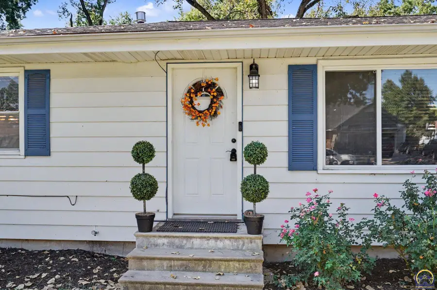 303 NE Mimosa Ln, Topeka, KS 66617-1423 - #2