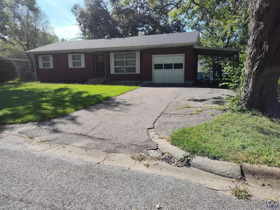 430 Hillcrest Dr, Holton, KS 66436 - #3