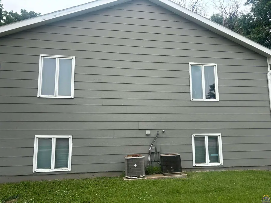 112 N 2nd St, Osage City, KS 66523 - #2