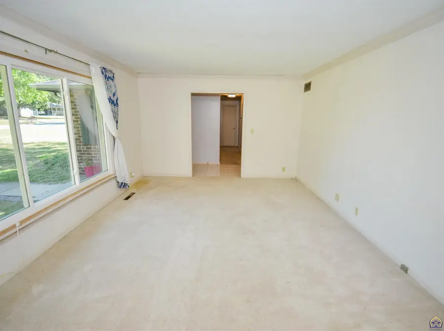 2061 Prairie Ln, Emporia, KS 66801 - #3
