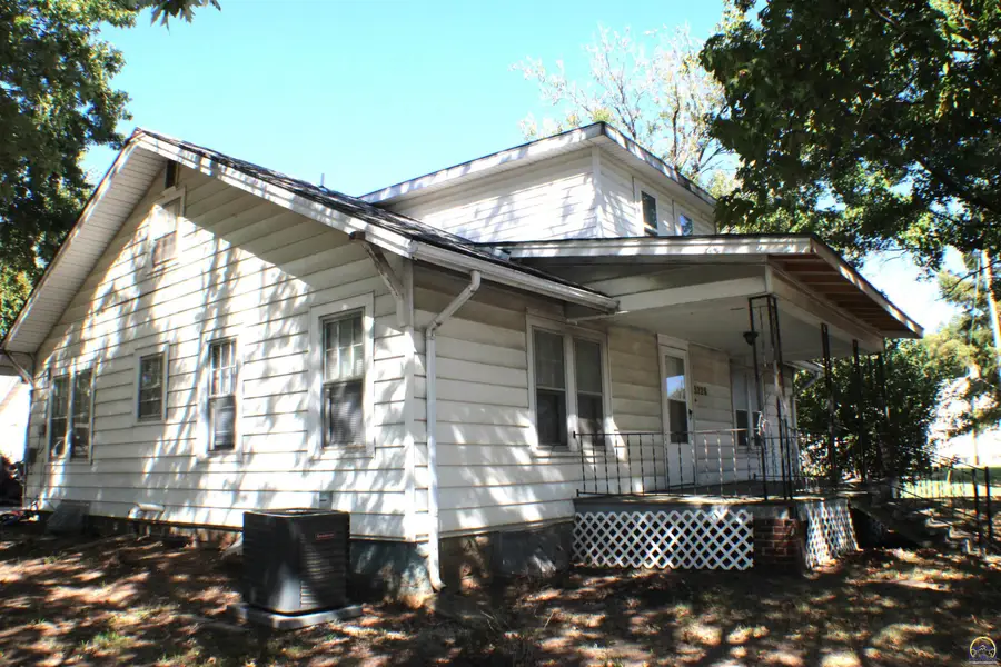 3228 SE 6th St, Topeka, KS 66607 - #2