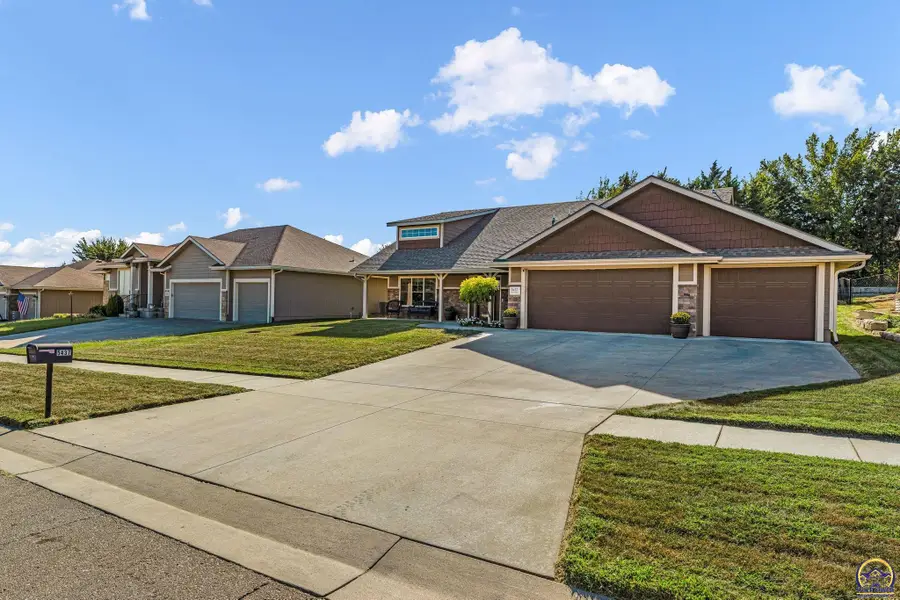 5437 SW Westport Dr, Topeka, KS 66610 - #3