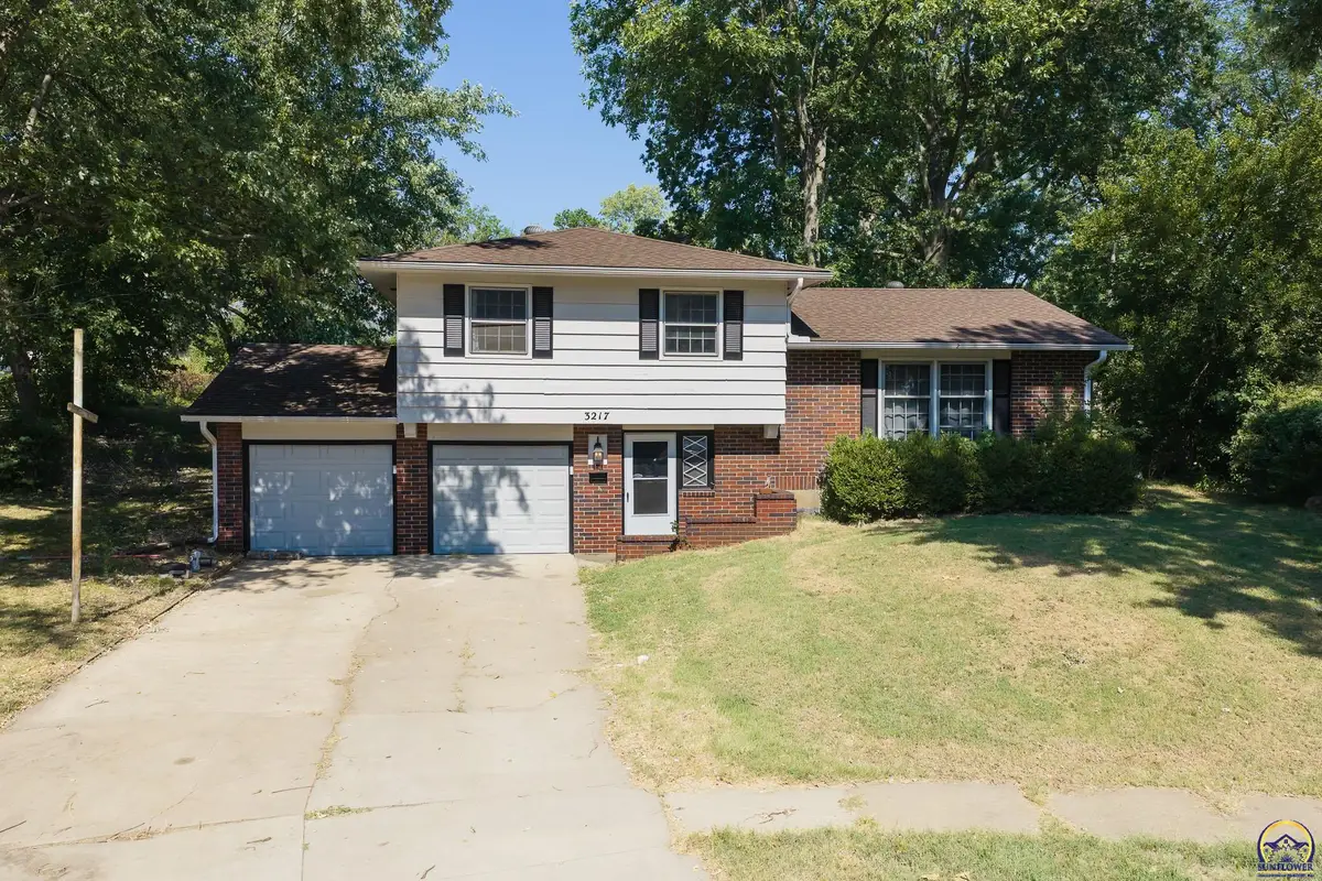 3217 Westwood Ct, Topeka, KS 66614 - #1