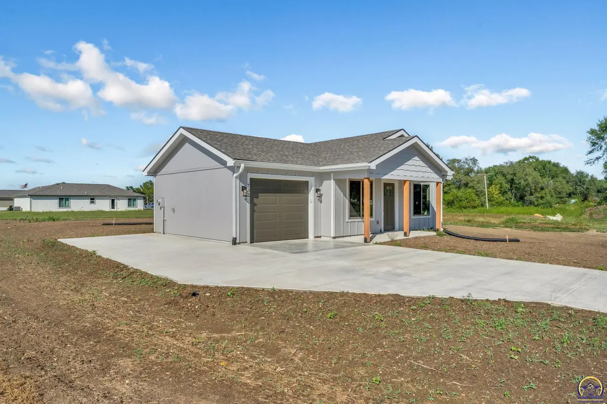 732 W North St, Carbondale, KS 66414 - #1