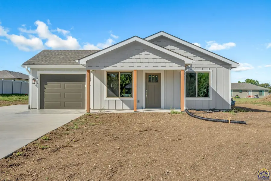 732 W North St, Carbondale, KS 66414 - #3