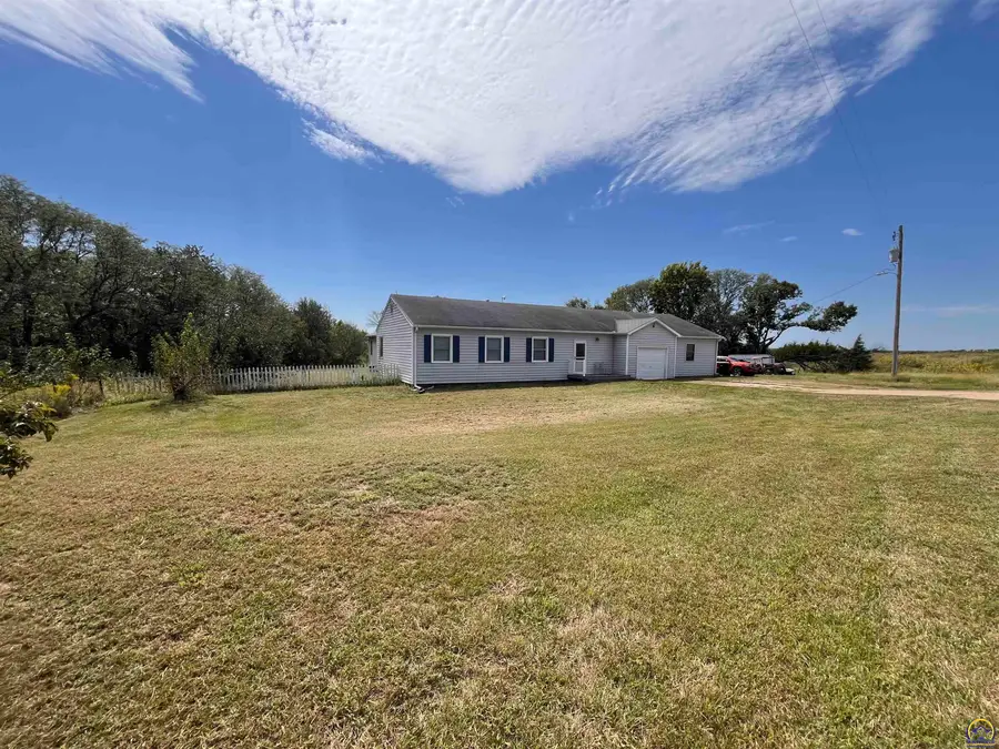 621 SW 85th St, Wakarusa, KS 66546 - #2