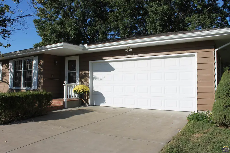 1245 SW Belle Ter, Topeka, KS 66604 - #2