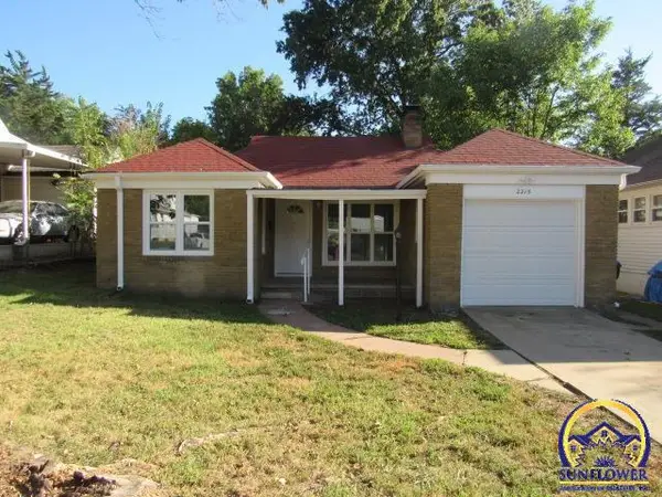 2215 SW 8th Ave, Topeka, KS 66605