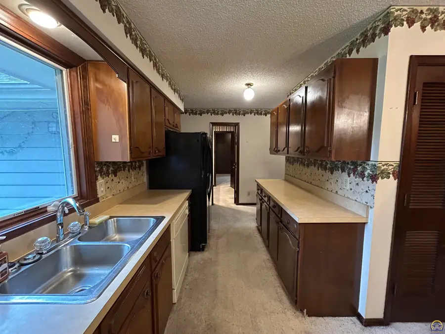 426 Comanche Dr, Holton, KS 66436 - #3