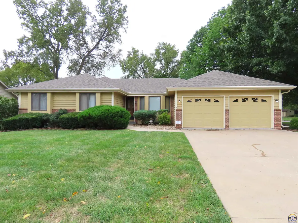 6621 SW Wentley Ln, Topeka, KS 66614 - #1