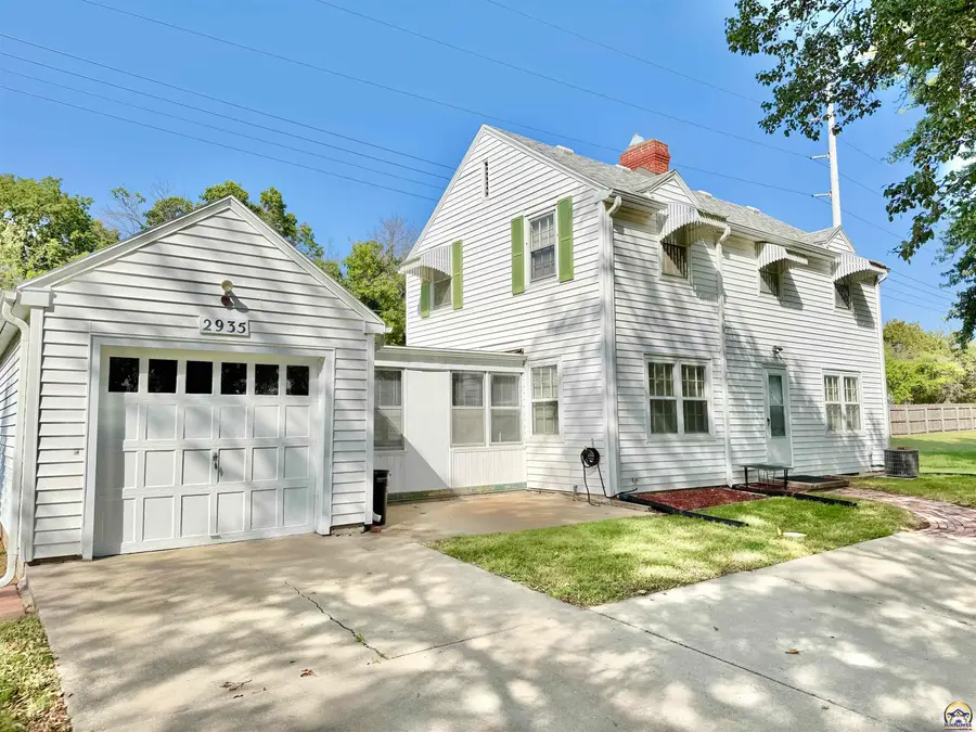 2935 SW 21st St, Topeka, KS 66604 - #2