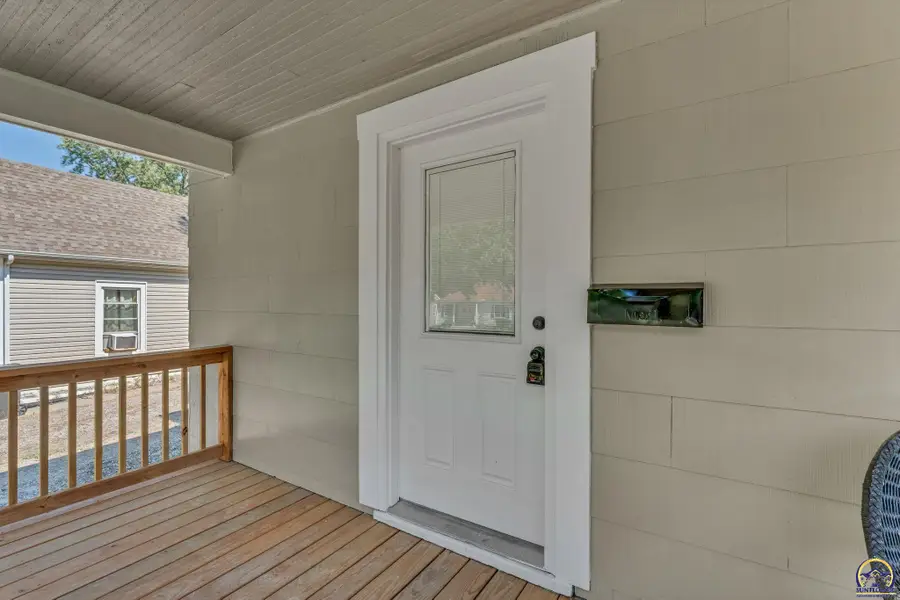 932 SW Macvicar Ave, Topeka, KS 66606 - #3