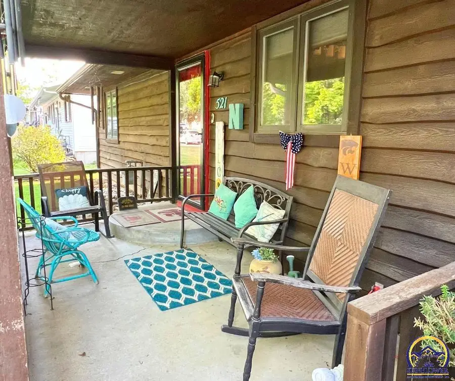 521 N 4th St, Carbondale, KS 66414 - #3