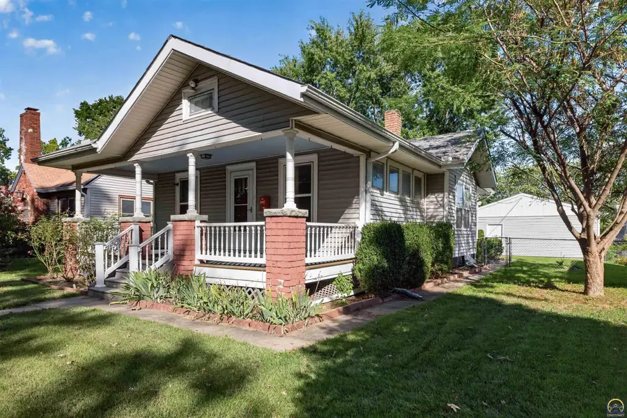 220 SW Kendall Ave, Topeka, KS 66606 - #2