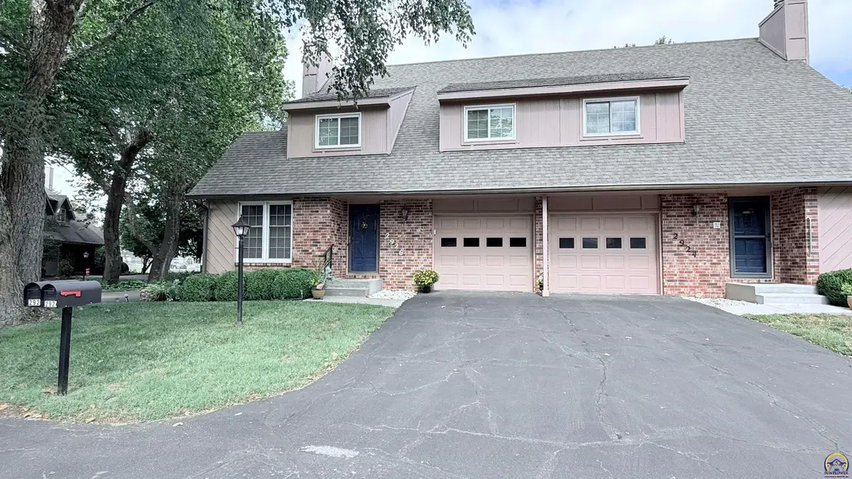 2926 SW Foxcroft 3 Ct, Topeka, KS 66614 - #1