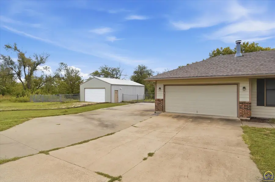 4401 NW 46th St, Topeka, KS 66618 - #2