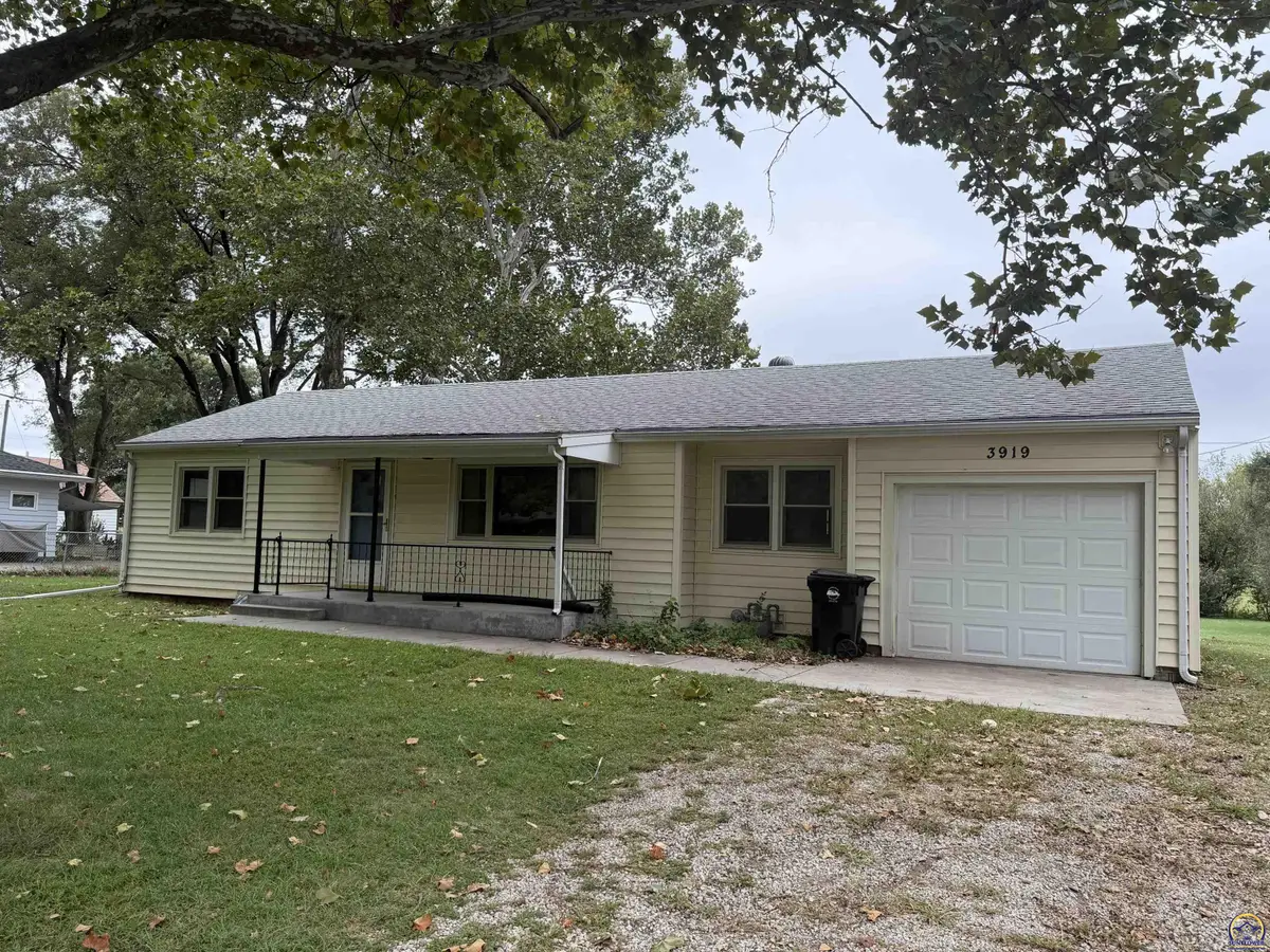 3919 NW Rochester Rd, Topeka, KS 66617 - #1