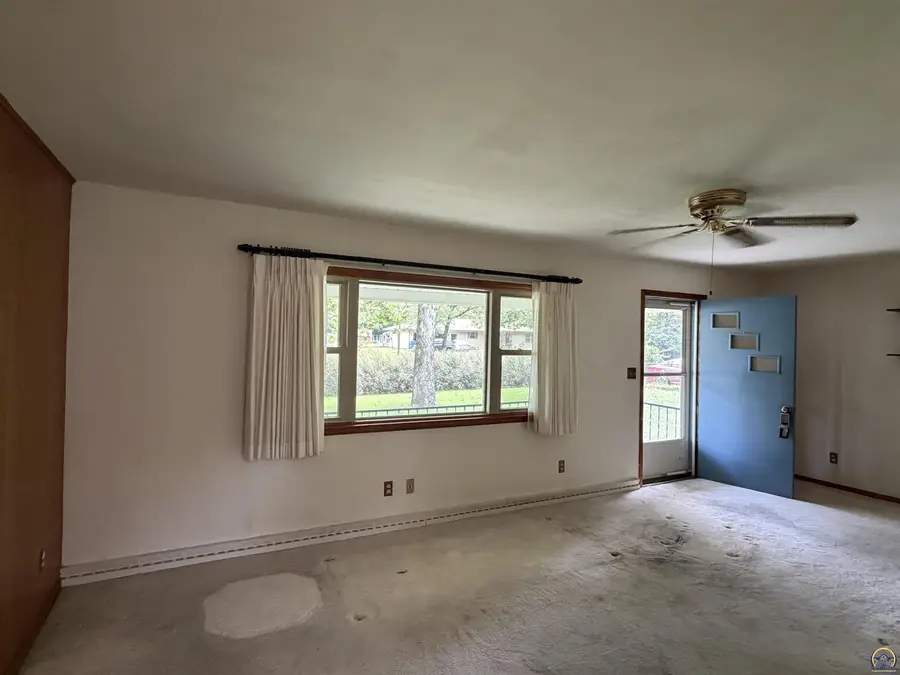3919 NW Rochester Rd, Topeka, KS 66617 - #3