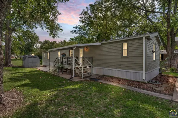 213 SE 47th St, Topeka, KS 66609