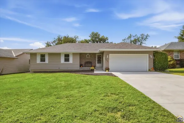 2837 SW Herefordshire Rd, Topeka, KS 66614