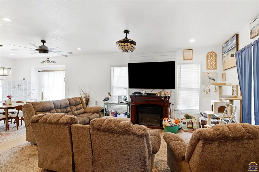 830 SW Fillmore St, Topeka, KS 66606 - #2
