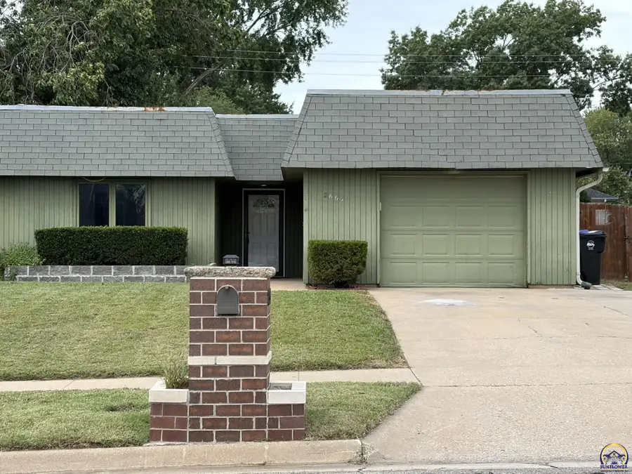 2663 SW Arrowhead Rd, Topeka, KS 66614 - #2