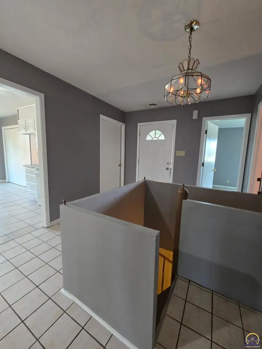 2663 SW Arrowhead Rd, Topeka, KS 66614 - #3
