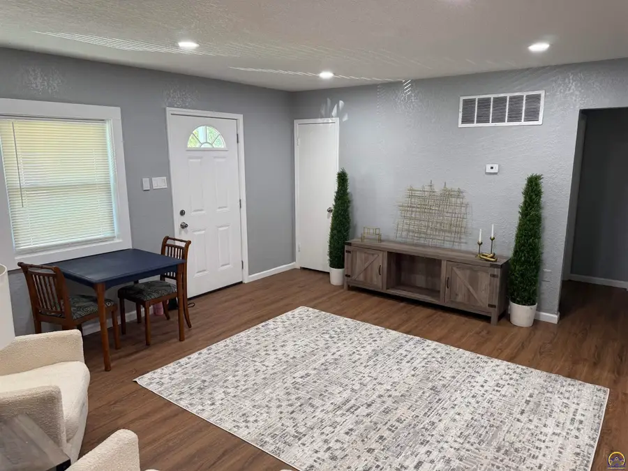 3542 SW Kerry Ave, Topeka, KS 66611 - #3