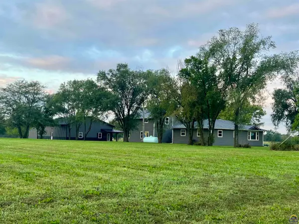 3139 E 293rd St, Melvern, KS 66610