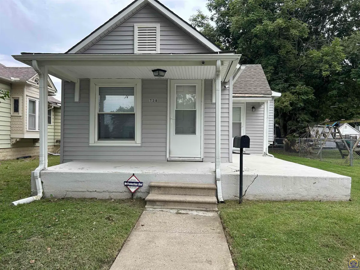 738 NE Green St, Topeka, KS 66616 - #1