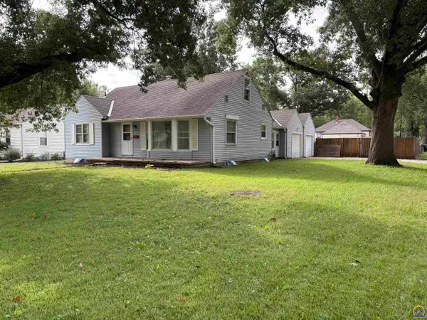 3145 SW Sena Dr, Topeka, KS 66604