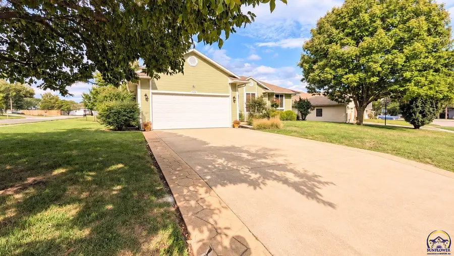 2126 Crestview Dr, Emporia, KS 66801 - #3