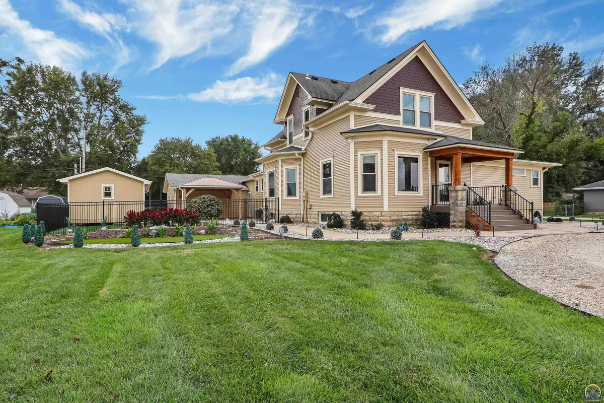 201 E Lake St, Silver Lake, KS 66539 - #1