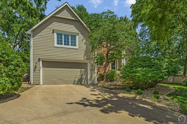 1128 Dubs Ct, Lawrence, KS 66049