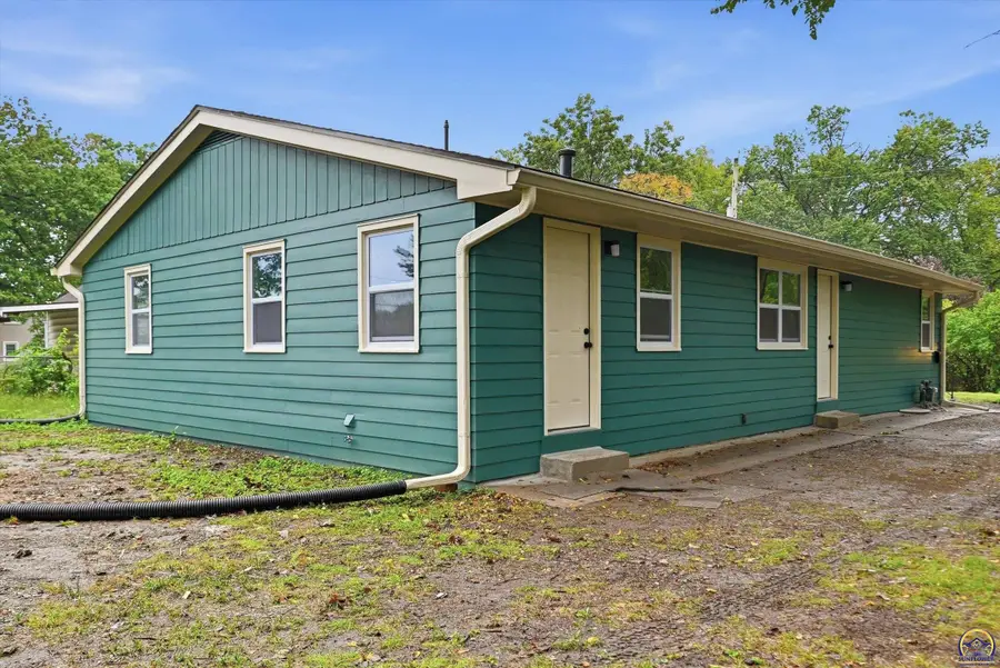3120 SW Arlington St, Topeka, KS 66606 - #2