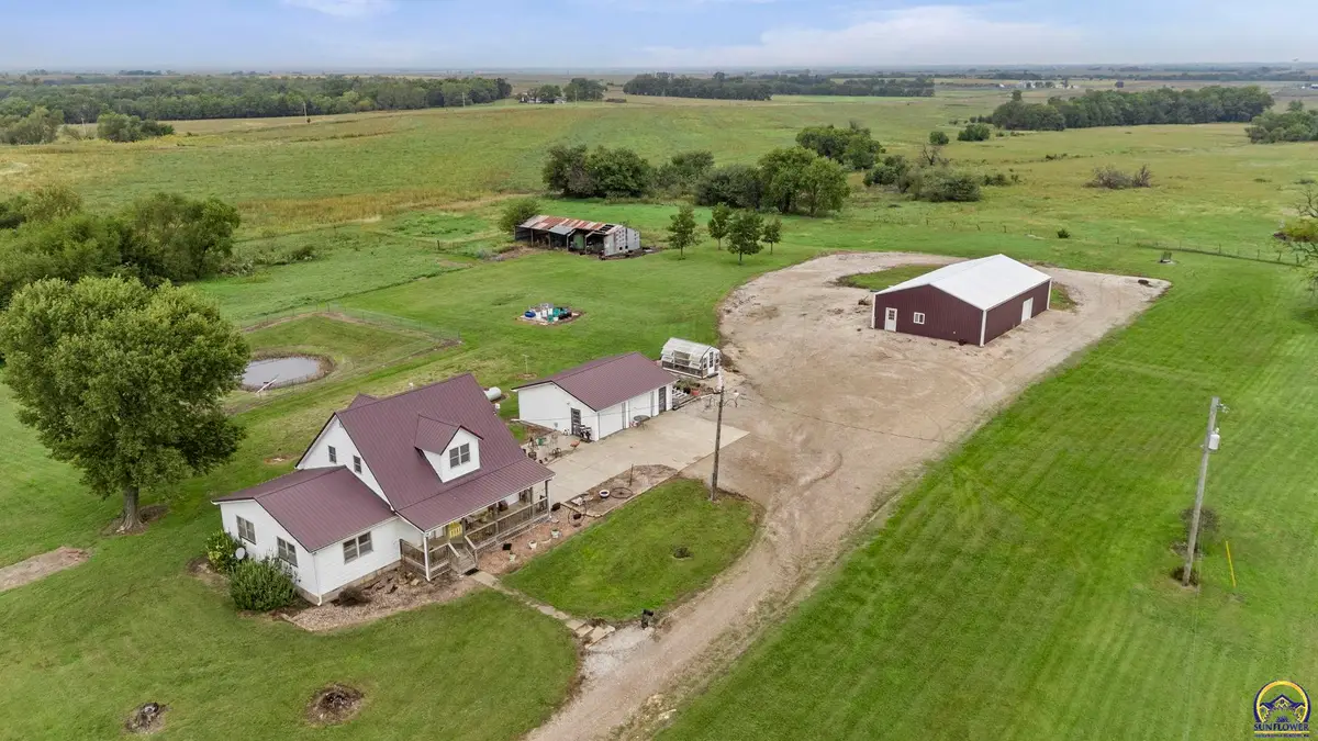 9120 W 269th St, Osage City, KS 66523 - #1