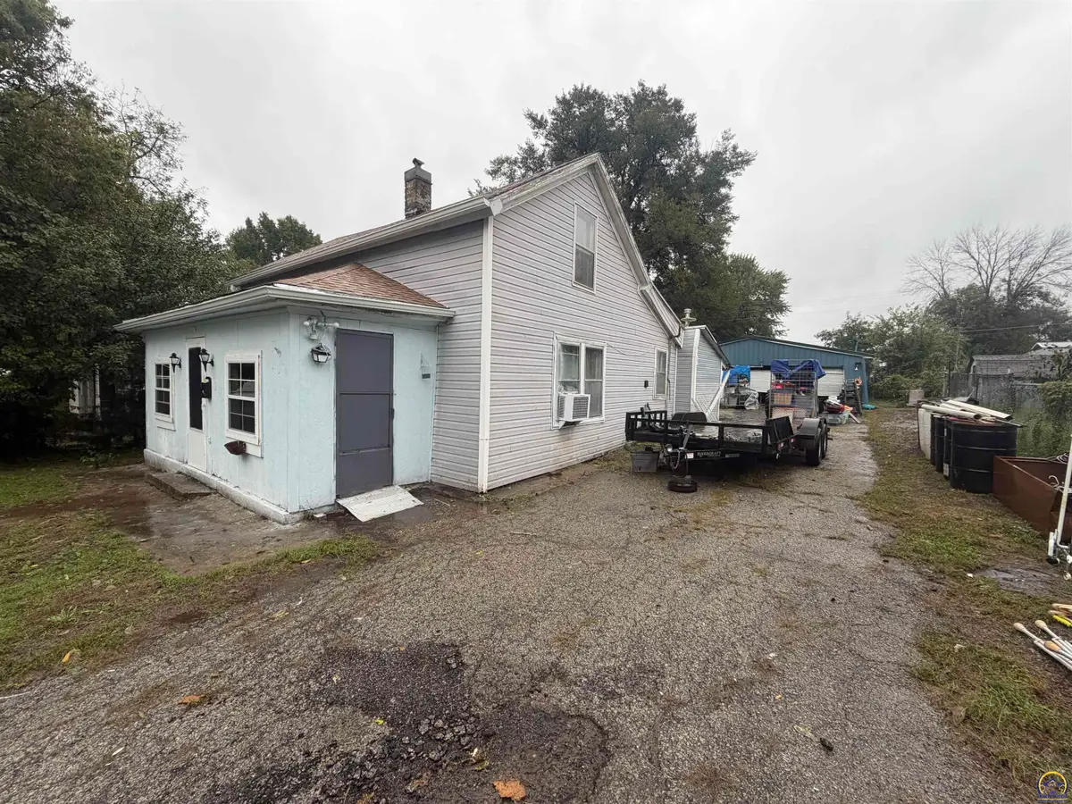 612 Vermont Ave, Holton, KS 66436 - #1