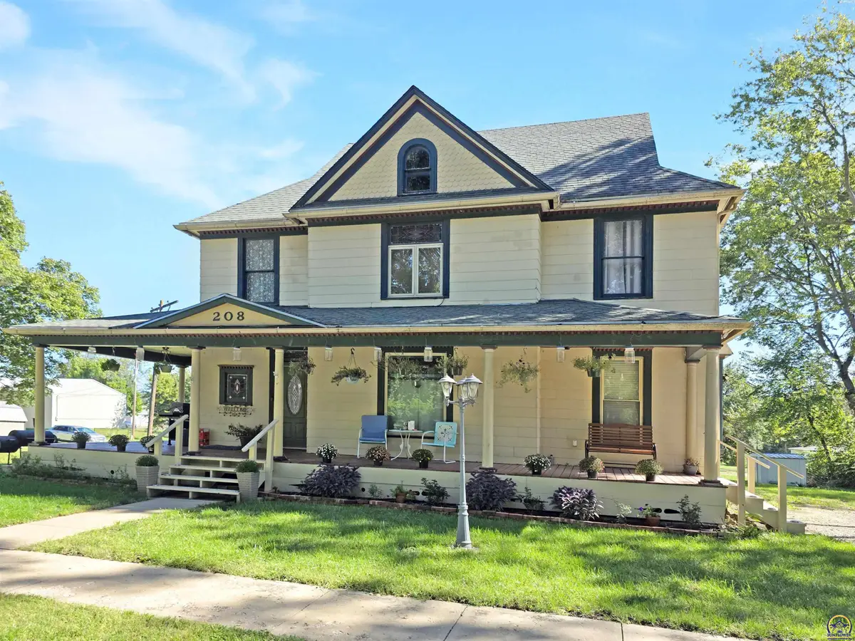 208 Highland Ave, Hoyt, KS 66440 - #1