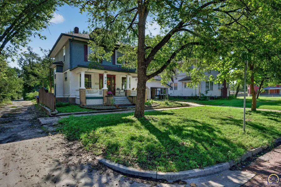 726 SW Buchanan St, Topeka, KS 66606 - #2