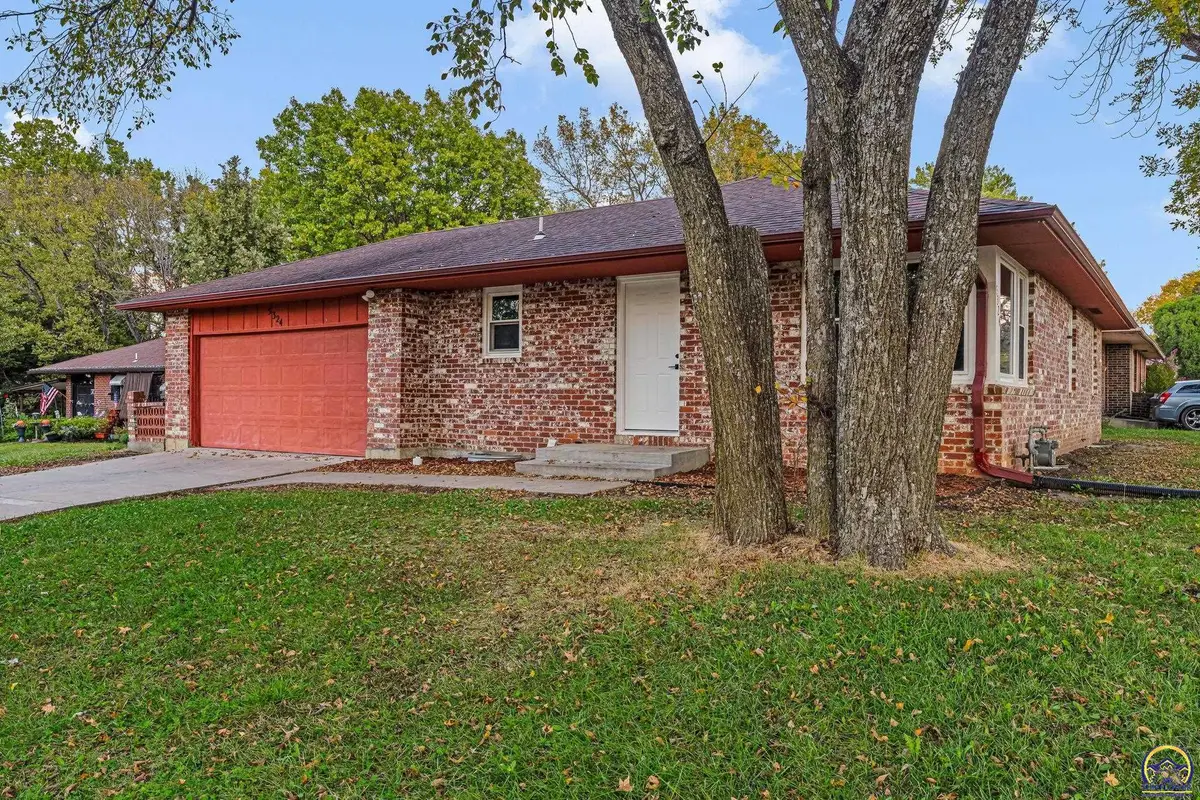 5324 SW 33rd St, Topeka, KS 66614 - #1