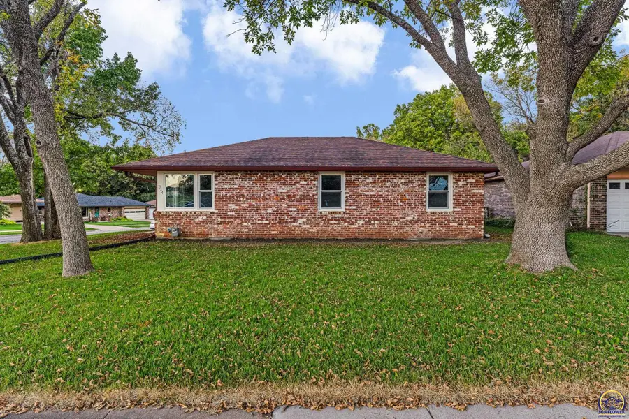 5324 SW 33rd St, Topeka, KS 66614 - #3