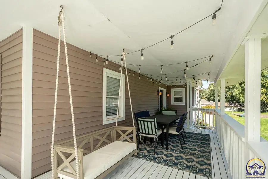 810 Francis St, Valley Falls, KS 66088 - #3