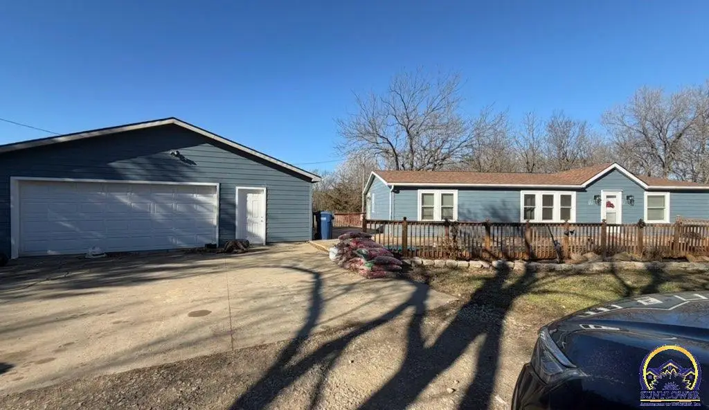 11583 S Auburn Rd, Carbondale, KS 66414 - #1