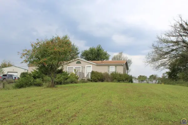 24795 S Ratner Rd, Lyndon, KS 66451