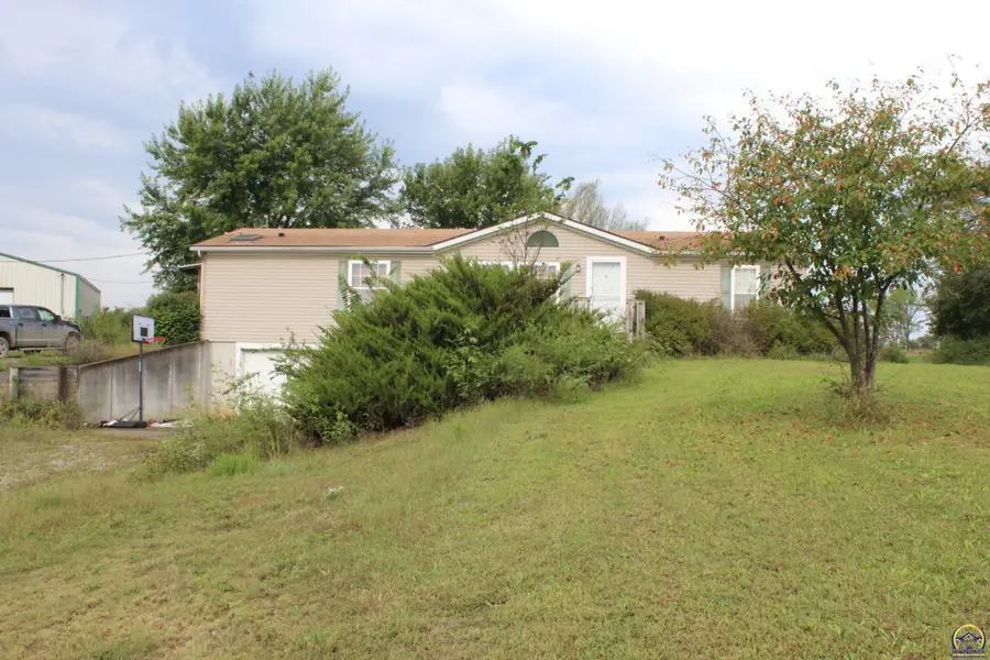 24795 S Ratner Rd, Lyndon, KS 66451 - #2