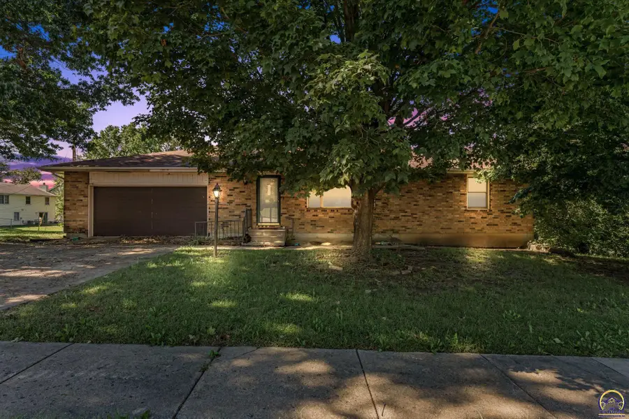 3605 SE Colorado Ave, Topeka, KS 66605 - #3