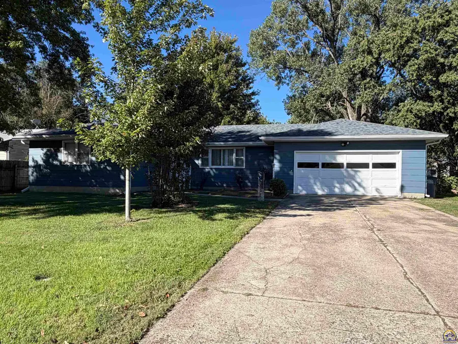 1007 Whittier St, Emporia, KS 66801 - #2