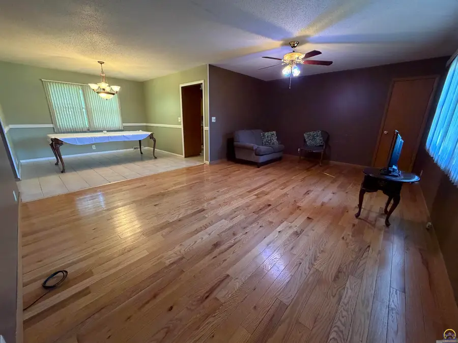 1007 Whittier St, Emporia, KS 66801 - #3