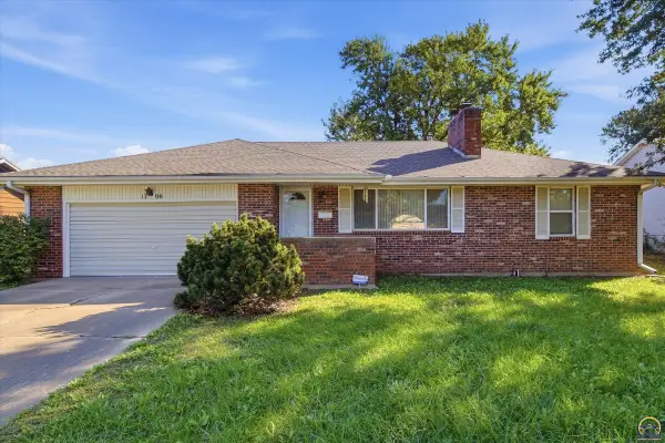 1706 SW Arrowhead Rd, Topeka, KS 66604